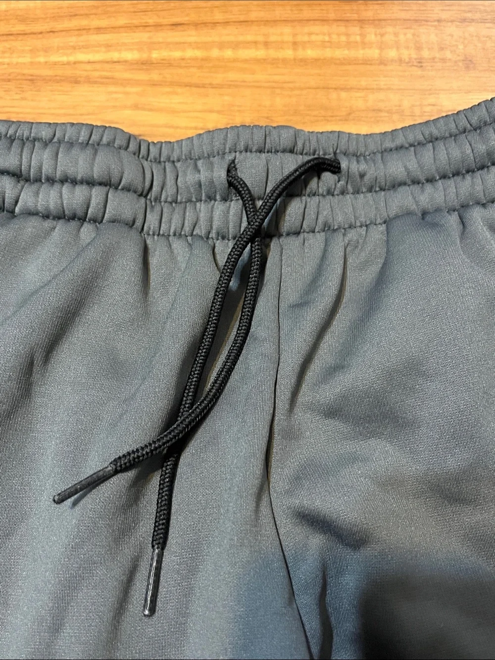 Under Armour boys Charcoal Gray Athletic Joggers youth large